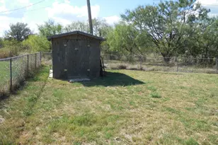 1220 Meadowbrook St, Ranger, TX 76470 - Photo 21