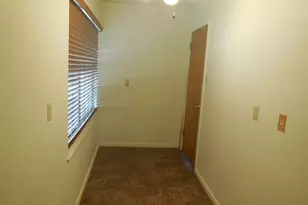 1220 Meadowbrook St, Ranger, TX 76470 - Photo 9