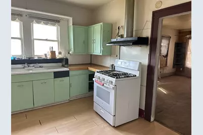 411 S Santa Fe Street, Wolfe City, TX 75496 - Photo 5