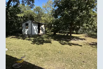 411 S Santa Fe Street, Wolfe City, TX 75496 - Photo 27