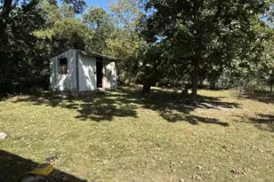 411 S Santa Fe St, Wolfe City, TX 75496 - Photo 27