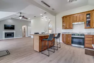 7108 Westover Dr, Granbury, TX 76049 - Photo 5