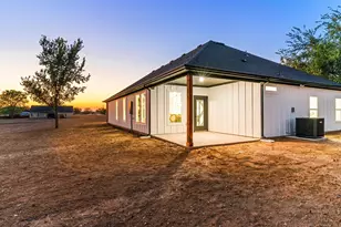 1621 Co Rd 4764, Boyd, TX 76023 - Photo 27