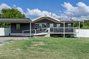 401 Barker St, Bowie, TX 76230 - Photo 1