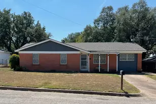 604 E 4th St, Weatherford, TX 76086 - Photo 1