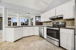 12929 Pennystone Dr, Farmers Branch, TX 75244 - Photo 13