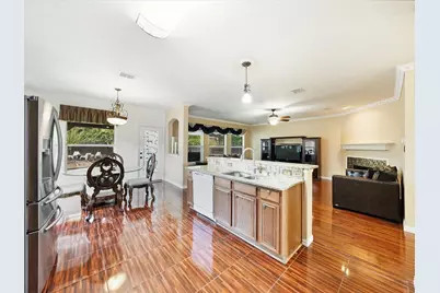 513 Rocky Creek Drive, Mansfield, TX 76063 - Photo 7