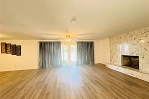 2118 Rock Creek Dr, Grand Prairie, TX 75050 - Photo 9