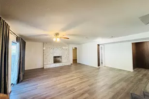 2118 Rock Creek Dr, Grand Prairie, TX 75050 - Photo 11