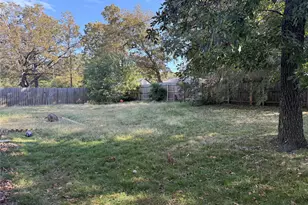 110 S Hickory Ave, Denison, TX 75020 - Photo 17