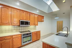 8116 Dogwood Ln, Irving, TX 75063 - Photo 7