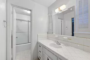 817 S Rusk St, Gainesville, TX 76240 - Photo 11