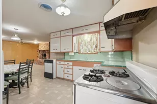 817 S Rusk St, Gainesville, TX 76240 - Photo 15