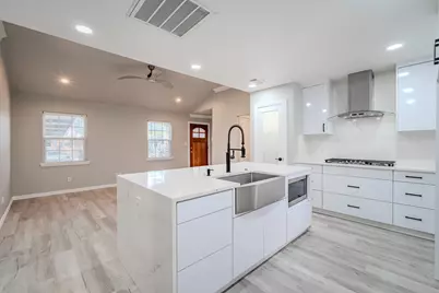 2105 Rosewood Street, Grand Prairie, TX 75050 - Photo 5