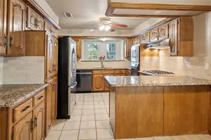 2826 Club Meadow Dr, Garland, TX 75043 - Photo 7