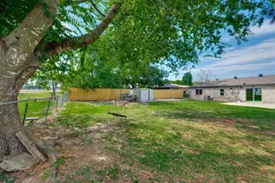 130 Wright Dr, Blossom, TX 75416 - Photo 27