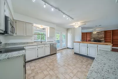 2321 Warwick Avenue, Grand Prairie, TX 75052 - Photo 9