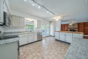 2321 Warwick Ave, Grand Prairie, TX 75052 - Photo 9