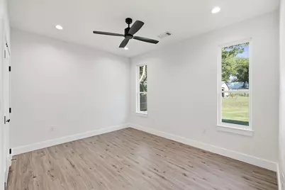 106 Clark Street, Whitesboro, TX 76273 - Photo 17