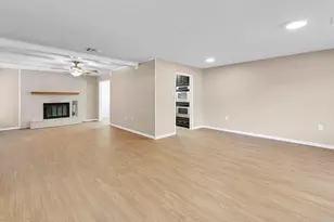 911 Fairway Rd, Woodway, TX 76712 - Photo 5