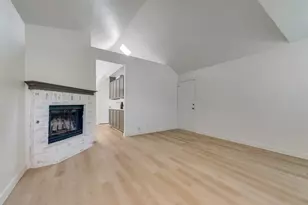 1104 Oaktree St, Denton, TX 76209 - Photo 3