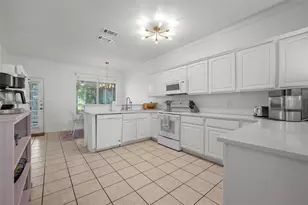 1915 S 7th St, Waco, TX 76706 - Photo 5