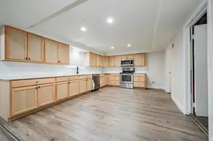 805 9th St, Grand Prairie, TX 75050 - Photo 11