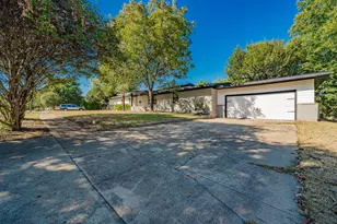 805 9th St, Grand Prairie, TX 75050 - Photo 3