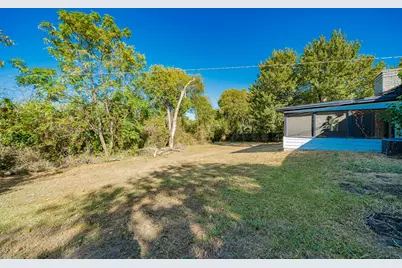 805 9th Street, Grand Prairie, TX 75050 - Photo 33