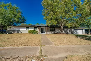 805 9th St, Grand Prairie, TX 75050 - Photo 1