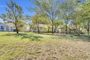 1033 E Elm St, Hillsboro, TX 76645 - Photo 7