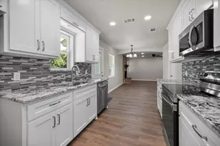 2700 Shady Grove Dr, Bedford, TX 76021 - Photo 5