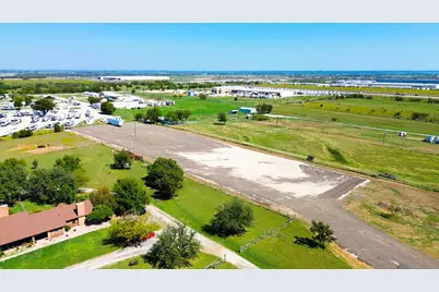 3326 W Lois Road, Sanger, TX 76266 - Photo 9