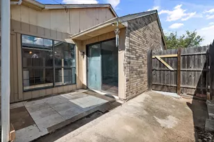 621 Stonehenge Dr, Grand Prairie, TX 75052 - Photo 37