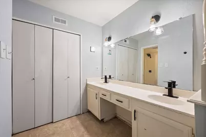 621 Stonehenge Drive, Grand Prairie, TX 75052 - Photo 33