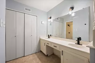 621 Stonehenge Dr, Grand Prairie, TX 75052 - Photo 33