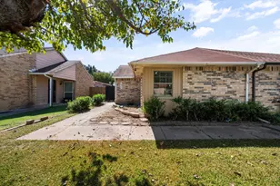 621 Stonehenge Dr, Grand Prairie, TX 75052 - Photo 3