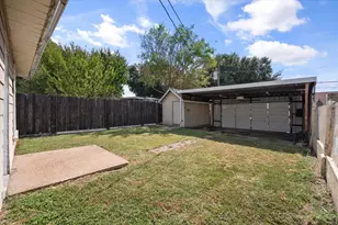 621 Stonehenge Dr, Grand Prairie, TX 75052 - Photo 3
