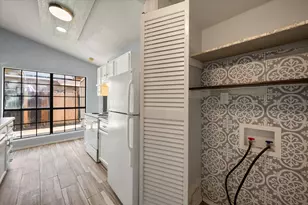 621 Stonehenge Dr, Grand Prairie, TX 75052 - Photo 23