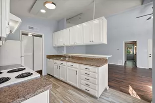 621 Stonehenge Dr, Grand Prairie, TX 75052 - Photo 21