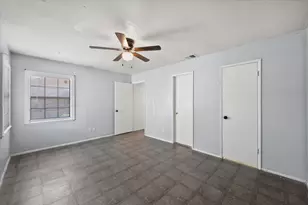 621 Stonehenge Dr, Grand Prairie, TX 75052 - Photo 33