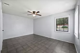 621 Stonehenge Dr, Grand Prairie, TX 75052 - Photo 27