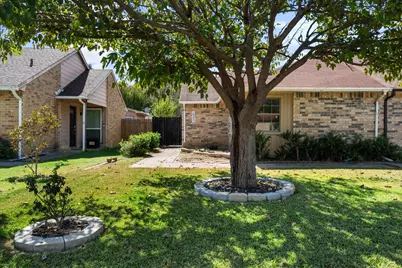 621 Stonehenge Drive, Grand Prairie, TX 75052 - Photo 9