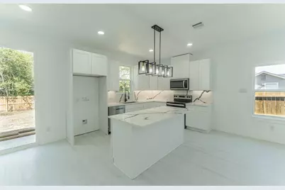 212 Beckham Street W, Sulphur Springs, TX 75482 - Photo 3