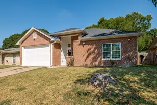 705 Lynnfield Dr, Arlington, TX 76014 - Photo 3