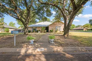 1602 Murry Dr, Cleburne, TX 76033 - Photo 31