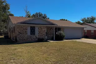 1413 Phillips St, Cleburne, TX 76033 - Photo 1