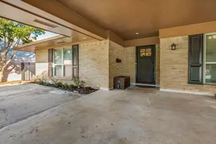 2719 N Surrey Dr, Carrollton, TX 75006 - Photo 5