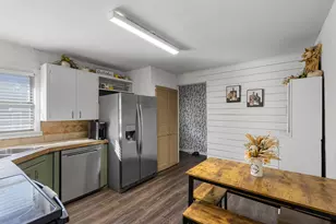 604 E Collins St, Decatur, TX 76234 - Photo 11