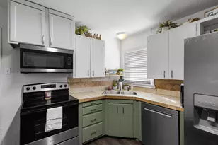 604 E Collins St, Decatur, TX 76234 - Photo 13